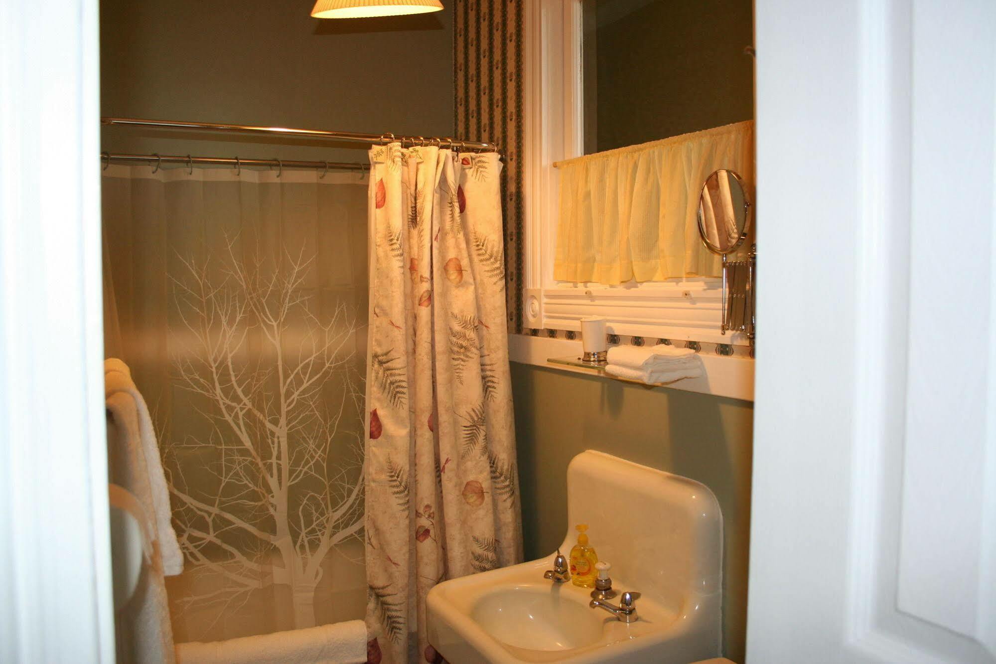Sackville Bed And Breakfast Экстерьер фото